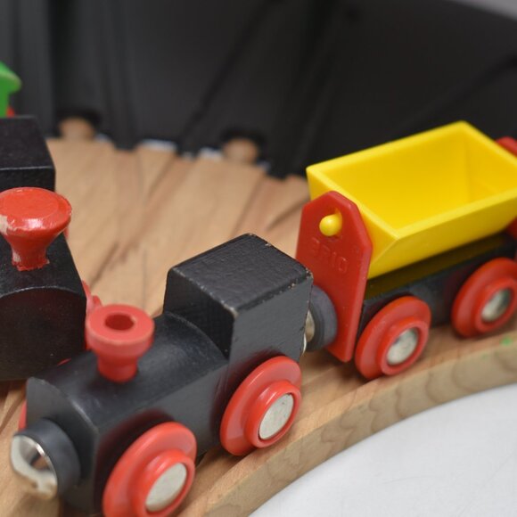 Vintage Brio Trains and Roundhouse Railway Train Shed Compatible Thomas/Melissa - Picture 10 of 13